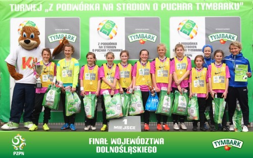 Zwycięska drużyna dziewcząt U-12 UKS Pęgów (fot. A. Kraszewski)